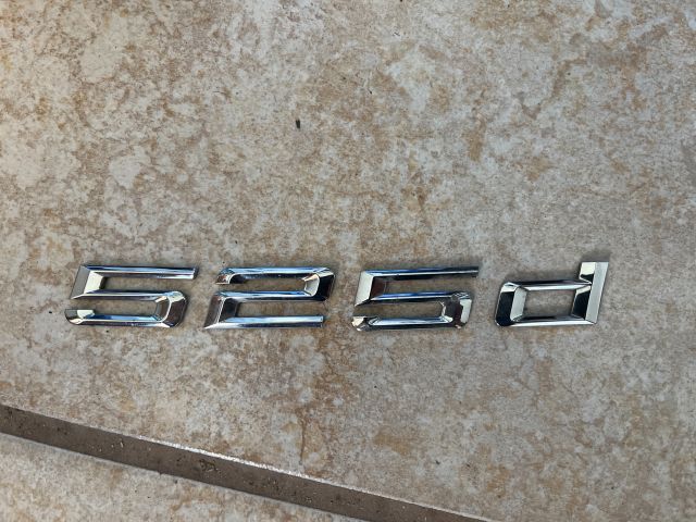 bontott BMW 5 E60 Hátsó Embléma