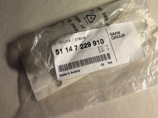 bontott BMW 5 E60 Hátsó Embléma