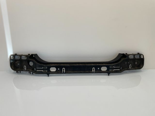 bontott BMW 5 E60 Hátsó középső Lökhárító Tartó (Műanyag)