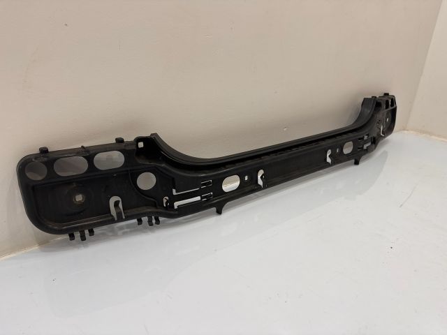 bontott BMW 5 E60 Hátsó középső Lökhárító Tartó (Műanyag)