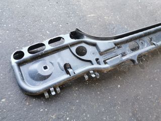 bontott BMW 5 E60 Hátsó középső Lökhárító Tartó (Műanyag)