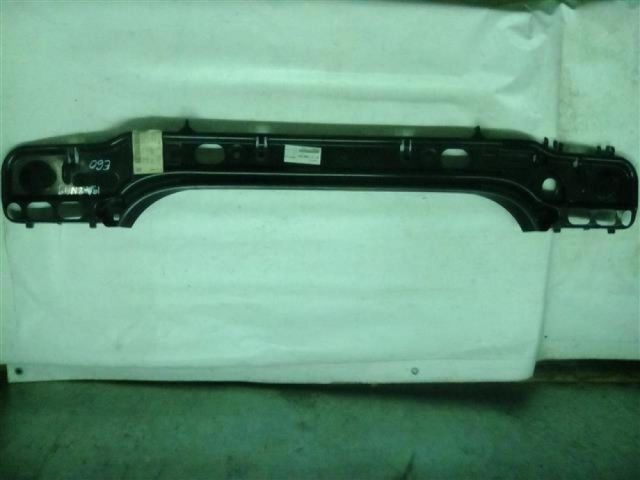 bontott BMW 5 E60 Hátsó középső Lökhárító Tartó (Műanyag)