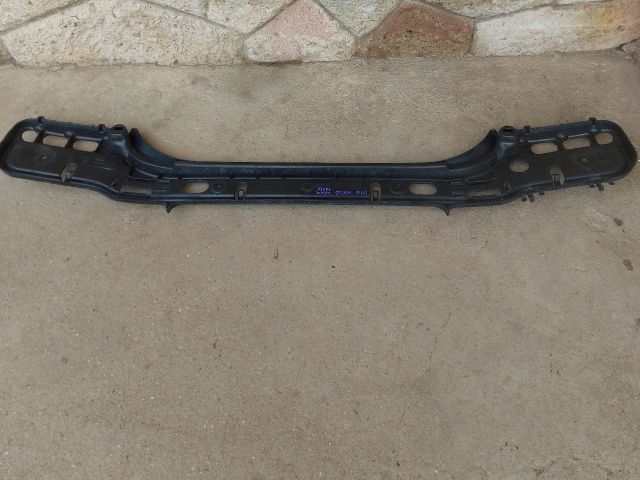 bontott BMW 5 E60 Hátsó középső Lökhárító Tartó (Műanyag)