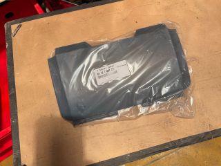 bontott BMW 5 E60 Hátsó Vonószem Burkolat