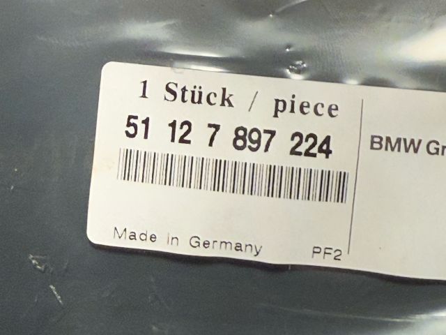 bontott BMW 5 E60 Hátsó Vonószem Burkolat