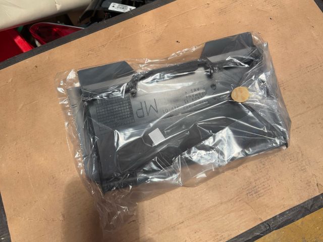 bontott BMW 5 E60 Hátsó Vonószem Burkolat