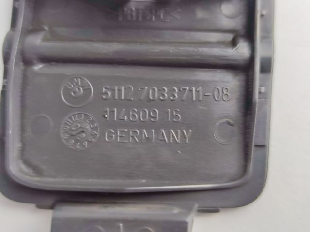 bontott BMW 5 E60 Hátsó Vonószem Burkolat