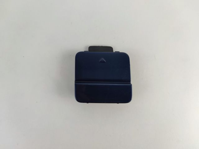 bontott BMW 5 E60 Hátsó Vonószem Burkolat