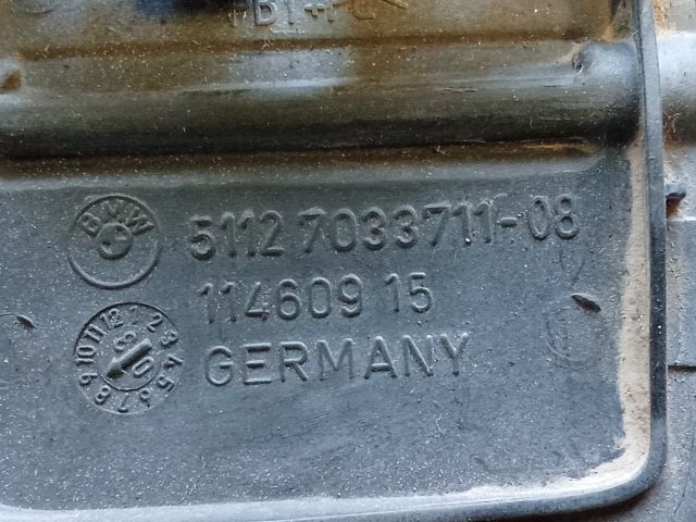 bontott BMW 5 E60 Hátsó Vonószem Burkolat