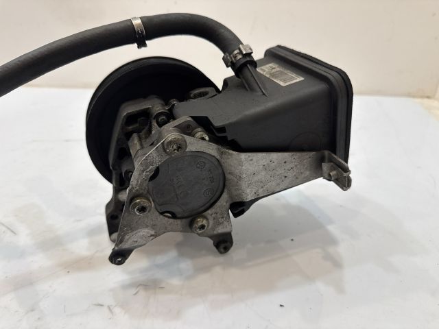 bontott BMW 5 E60 Hidraulika Szivattyú