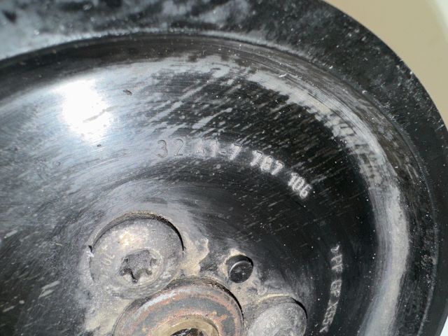 bontott BMW 5 E60 Hidraulika Szivattyú