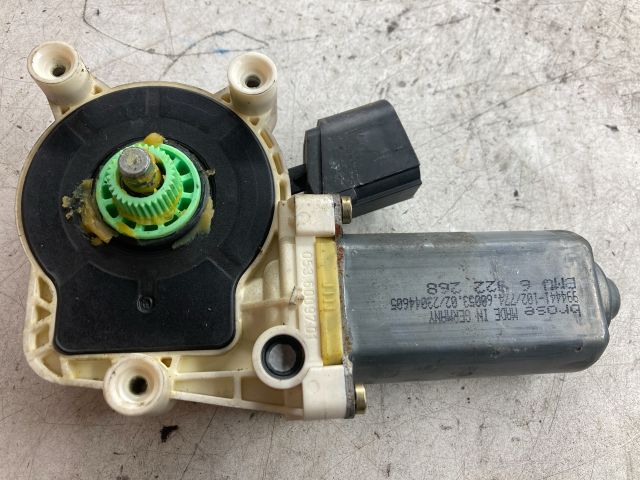 bontott BMW 5 E60 Jobb első Ablakemelő Motor