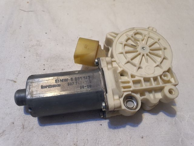 bontott BMW 5 E60 Jobb első Ablakemelő Motor