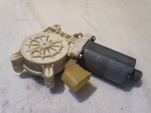 bontott BMW 5 E60 Jobb első Ablakemelő Motor