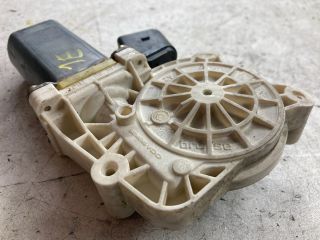 bontott BMW 5 E60 Jobb első Ablakemelő Motor