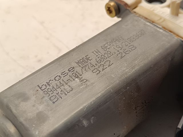 bontott BMW 5 E60 Jobb első Ablakemelő Motor