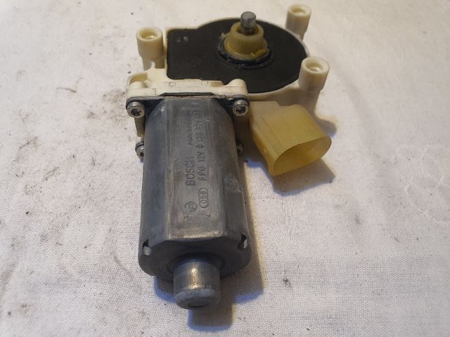 bontott BMW 5 E60 Jobb első Ablakemelő Motor