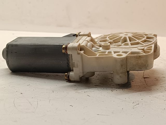 bontott BMW 5 E60 Jobb első Ablakemelő Motor