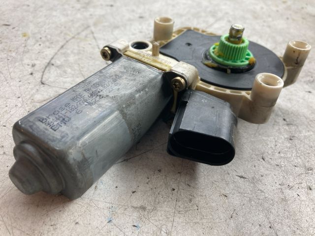 bontott BMW 5 E60 Jobb első Ablakemelő Motor