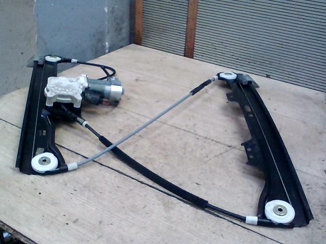 bontott BMW 5 E60 Jobb első Ablakemelő Szerkezet (Elektromos)