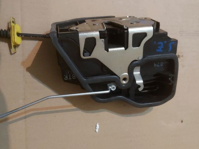 bontott BMW 5 E60 Jobb első Ajtózár