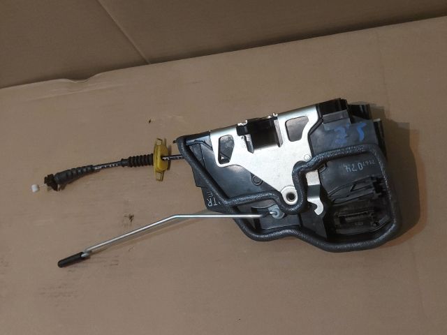 bontott BMW 5 E60 Jobb első Ajtózár