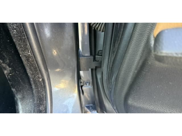 bontott BMW 5 E60 Jobb első Alsó Zsanér