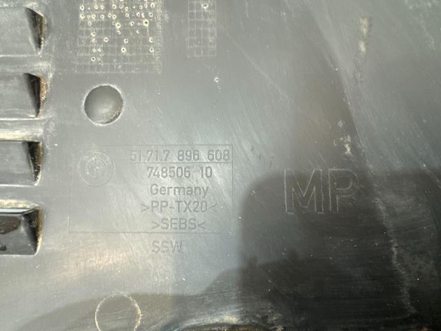 bontott BMW 5 E60 Jobb első Első Dobbetét (Kerékjárati, Műanyag)