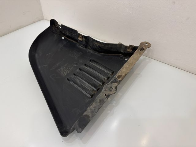 bontott BMW 5 E60 Jobb első Első Dobbetét (Kerékjárati, Műanyag)