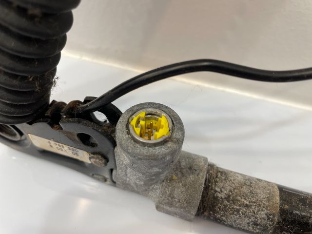 bontott BMW 5 E60 Jobb első Övfeszítő