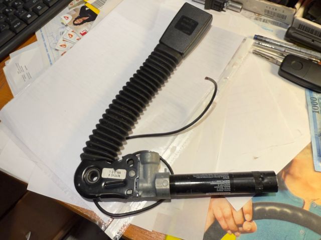 bontott BMW 5 E60 Jobb első Övfeszítő