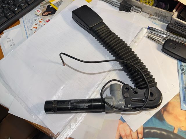 bontott BMW 5 E60 Jobb első Övfeszítő