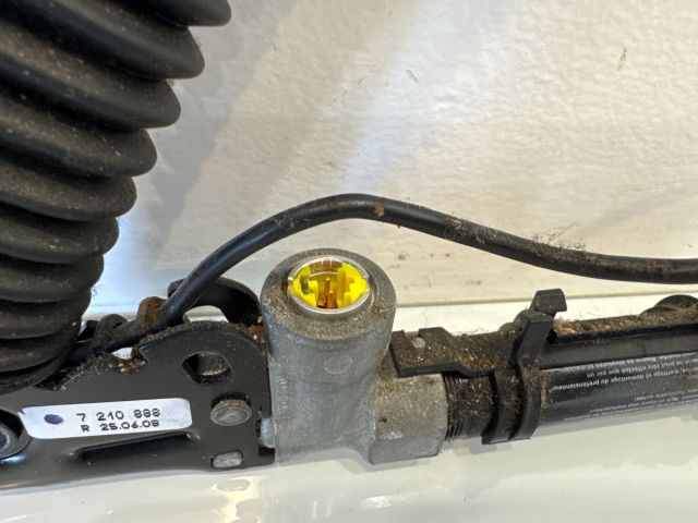 bontott BMW 5 E60 Jobb első Övfeszítő