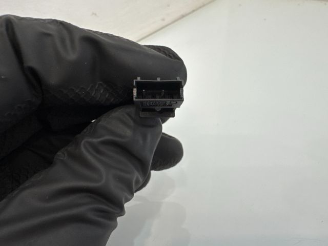 bontott BMW 5 E60 Jobb első Övfeszítő