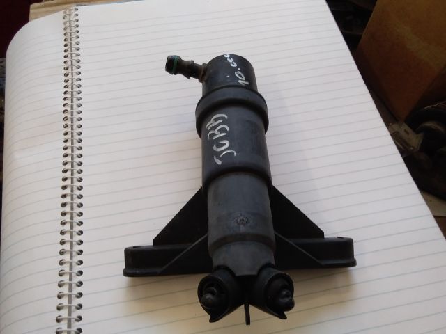 bontott BMW 5 E60 Jobb Fényszórómosó Fúvóka