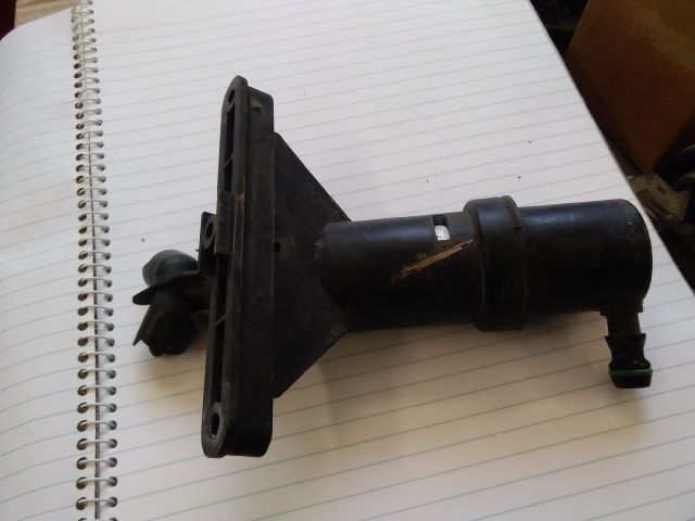 bontott BMW 5 E60 Jobb Fényszórómosó Fúvóka