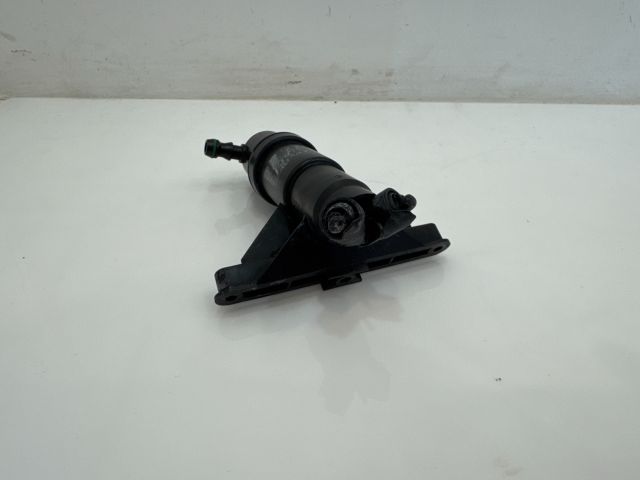 bontott BMW 5 E60 Jobb Fényszórómosó Fúvóka