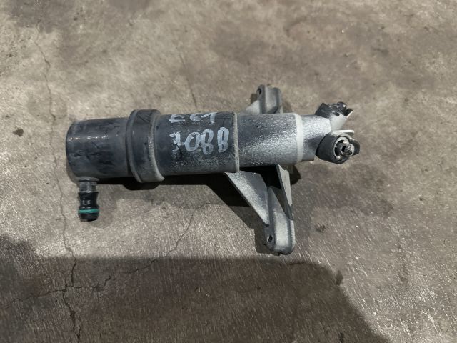 bontott BMW 5 E60 Jobb Fényszórómosó Fúvóka