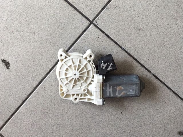 bontott BMW 5 E60 Jobb hátsó Ablakemelő Motor