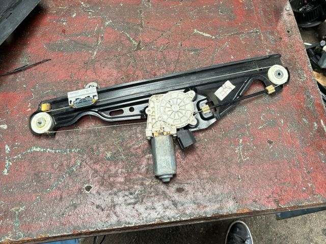 bontott BMW 5 E60 Jobb hátsó Ablakemelő Szerkezet (Elektromos)