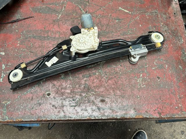 bontott BMW 5 E60 Jobb hátsó Ablakemelő Szerkezet (Elektromos)