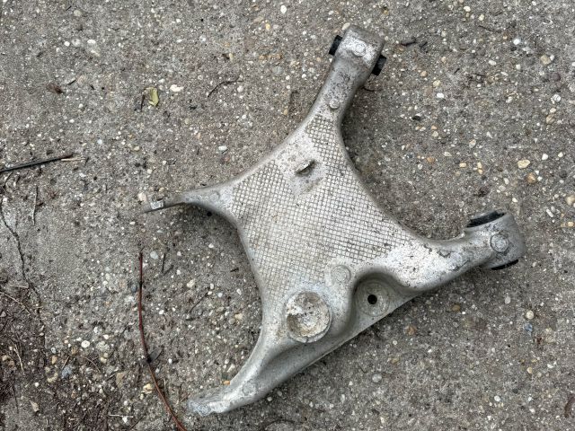 bontott BMW 5 E60 Jobb hátsó Alsó Lengőkar