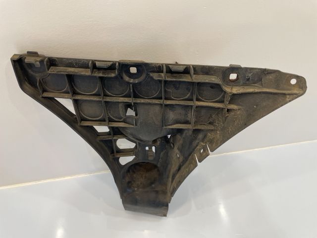 bontott BMW 5 E60 Jobb hátsó Oldal Lökhárító Tartó (Műanyag)