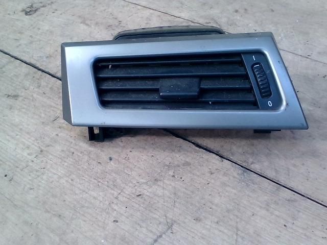 bontott BMW 5 E60 Jobb Szellőző