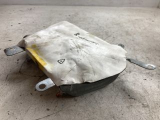 bontott BMW 5 E60 Jobb Térdlégzsák