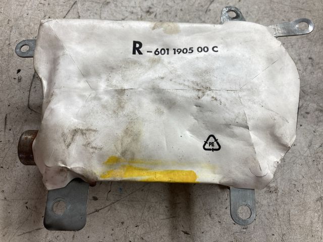 bontott BMW 5 E60 Jobb Térdlégzsák