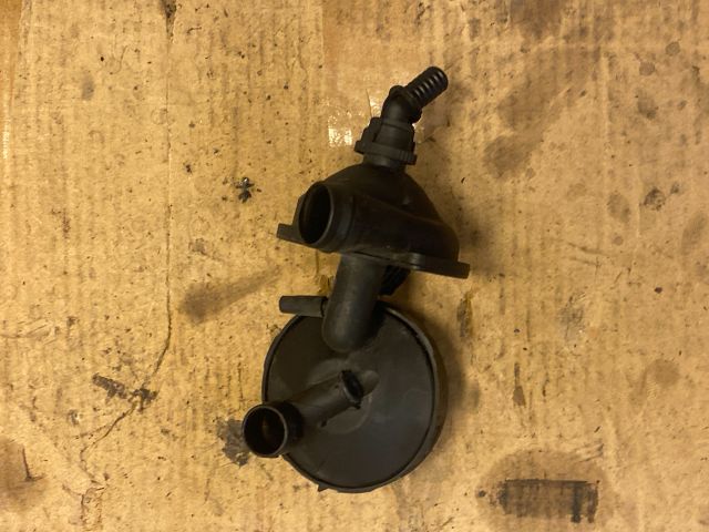 bontott BMW 5 E60 Kartergáz Visszavezető Ház