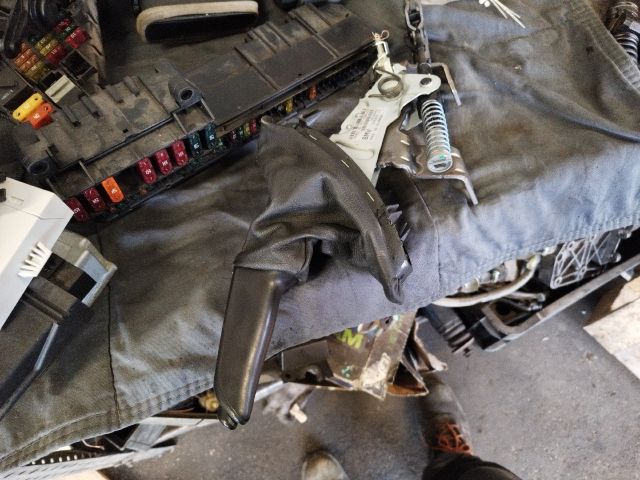 bontott BMW 5 E60 Kézifék Kar