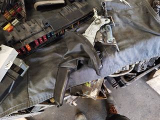 bontott BMW 5 E60 Kézifék Kar