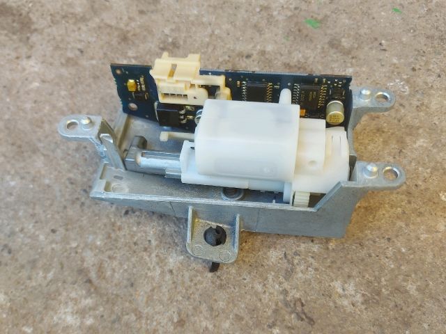 bontott BMW 5 E60 Kormányzár (Elektromos)